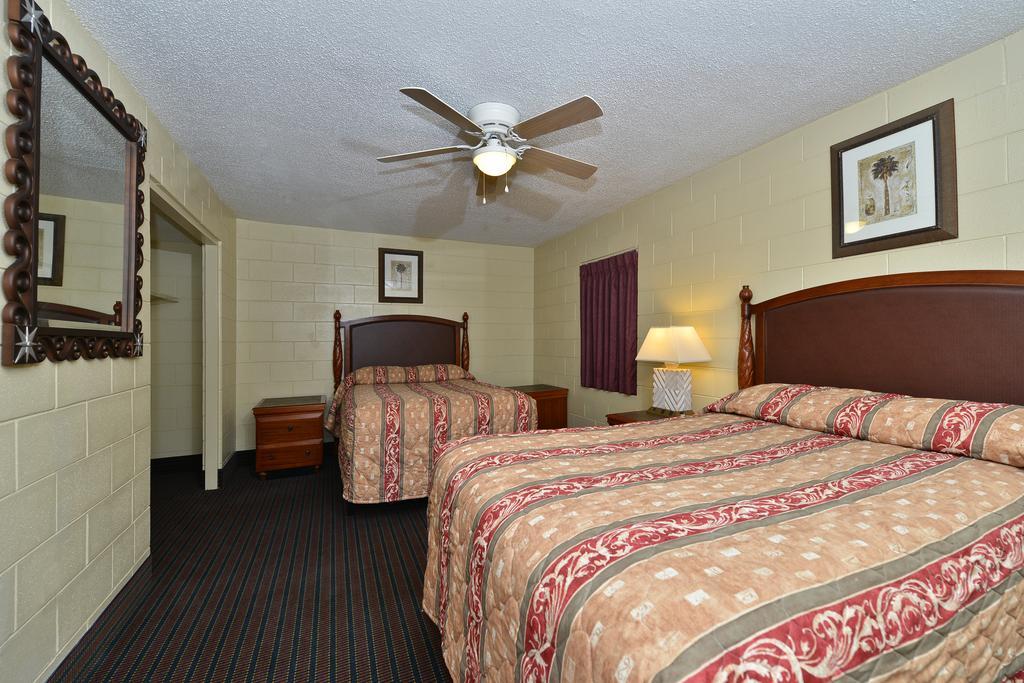 Savannah Inn And Suites Savannah Port Area 객실 사진