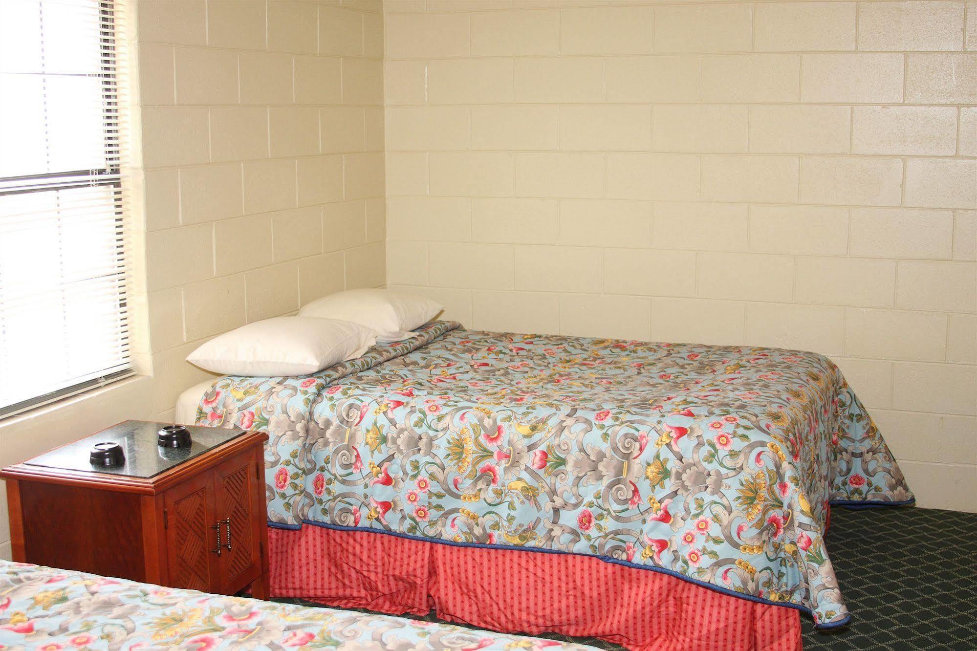 Savannah Inn And Suites Savannah Port Area 외부 사진